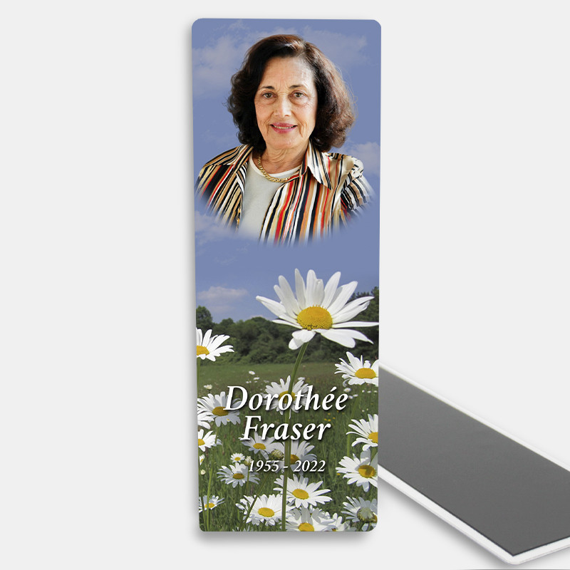 The commemorative magnetic bookmark